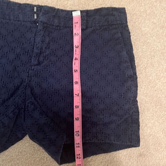 BANANA Republic Navy Blue Eyelet Shorts. Size 2P - Picture 4 of 8